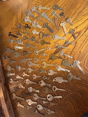 81 Vintage Mixed Metal Key Lot - Assorted Skeleton & Flat Keys